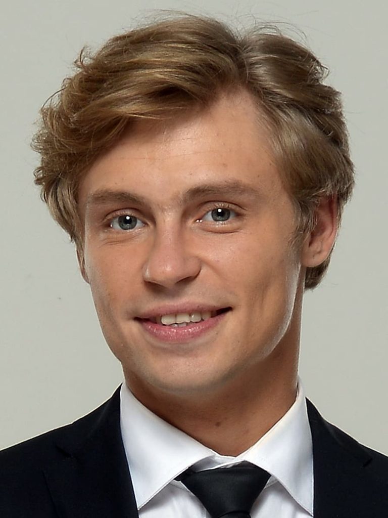 Александр Головин